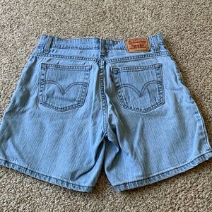 Bundle 2 for $12-Levi’s 550 shorts